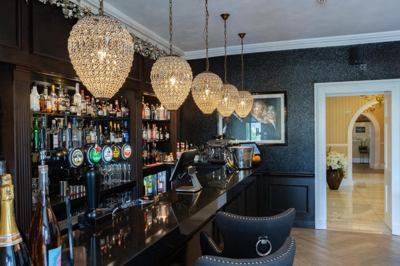Lakes Hotel&Spa Bowness-on-Windermere Buitenkant foto The bar at the hotel