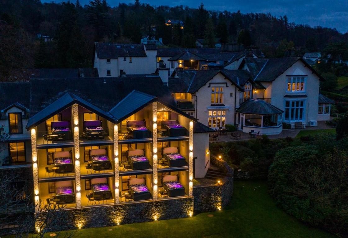 Lakes Hotel&Spa Bowness-on-Windermere Buitenkant foto The hotel at night