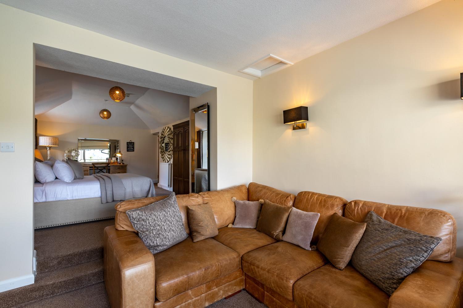 Lakes Hotel&Spa Bowness-on-Windermere Kamer foto The interior of a suite at the hotel