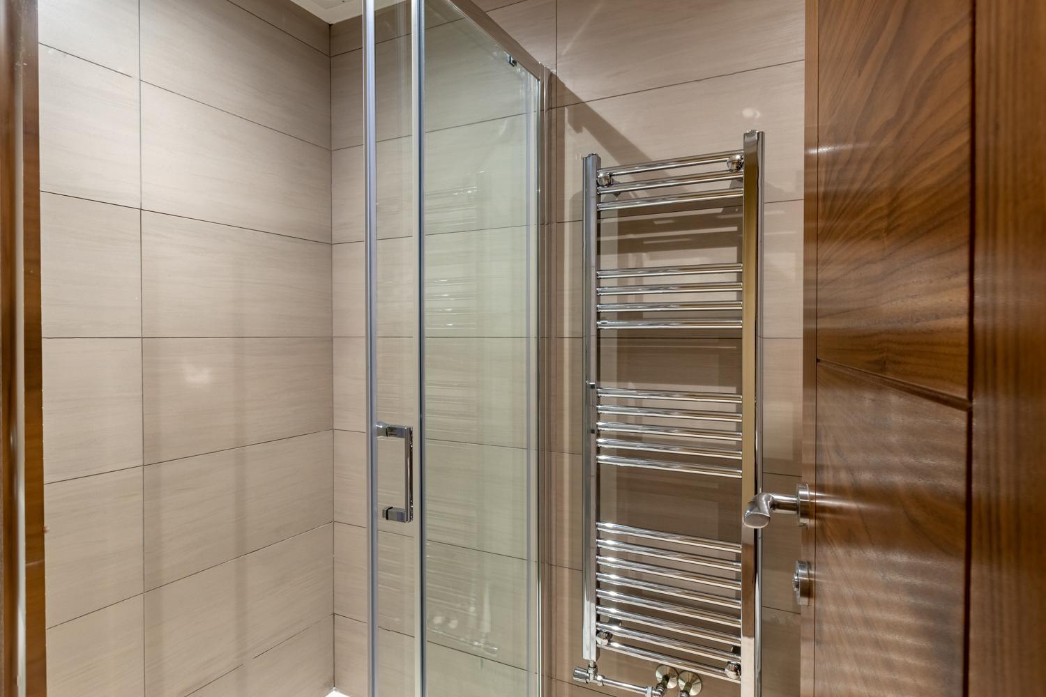 Lakes Hotel&Spa Bowness-on-Windermere Kamer foto A heated towel rail
